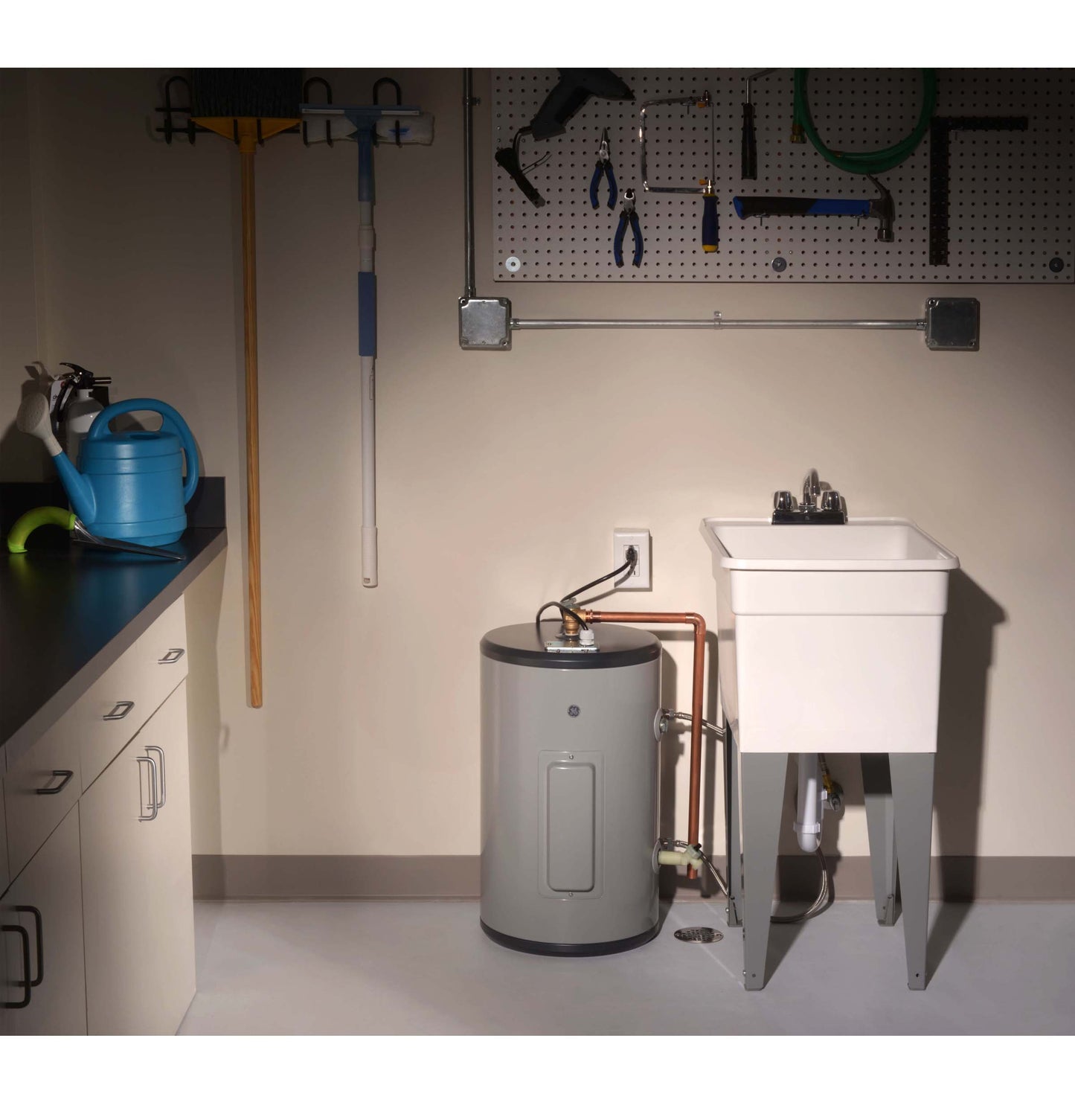 GE10P08BAR GE® 10 Gallon Electric Point of Use Water Heater
