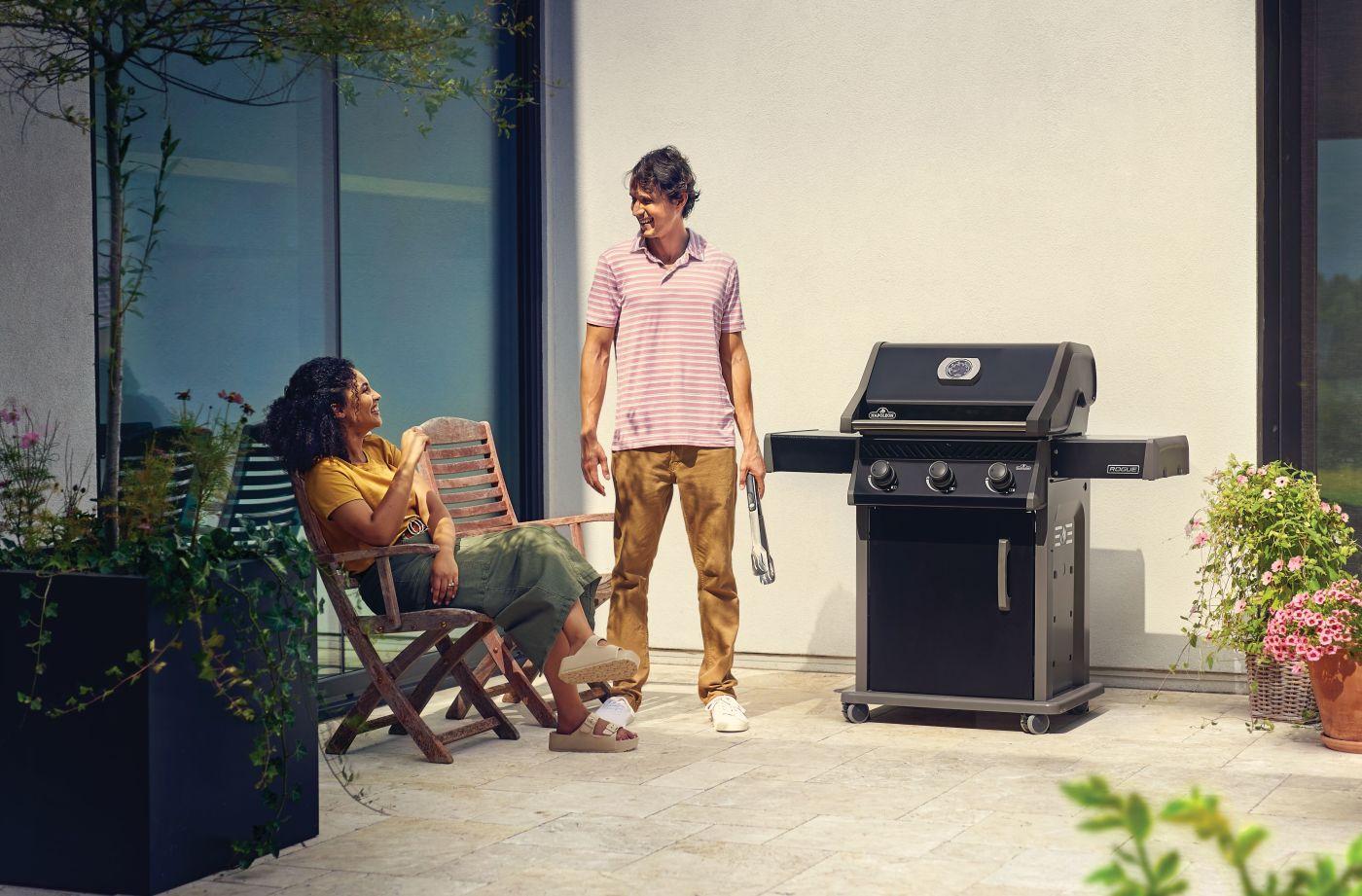 Napoleon Bbq R425NK2 Rogue 425 Gas Grill , Natural Gas, Black