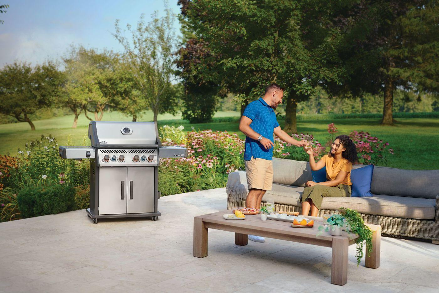 Napoleon Bbq RPS525RSIBNSS2 Rogue PRO-S 525 RSIB with Infrared Side and Rear Burner , Natural Gas, Stainless Steel