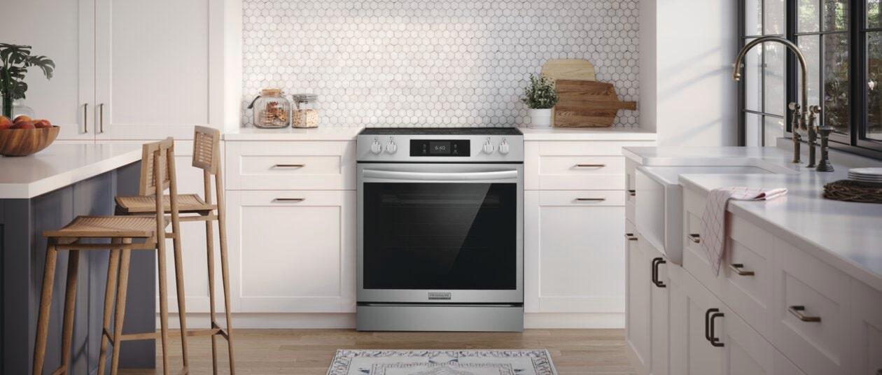 Frigidaire GCFE3070BF 30" Electric Range with Stone-Baked Pizza