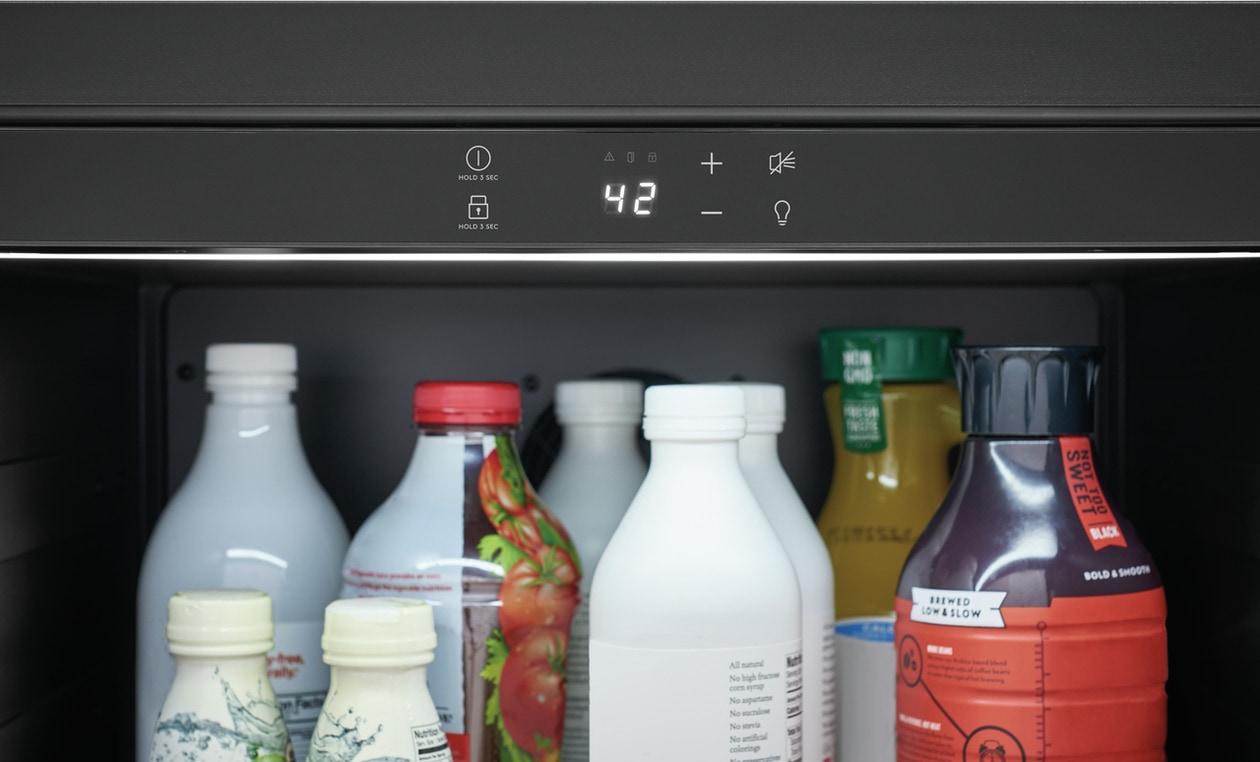 Electrolux EI24BC15VS 5 Cu. Ft. Under-Counter Beverage Center