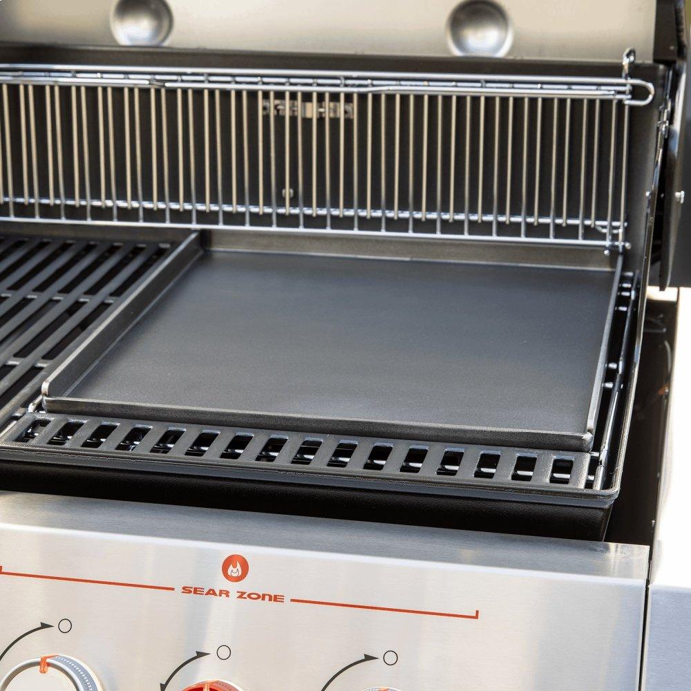 GENESIS E-325s with WEBER CRAFTED Griddle - Natural Gas