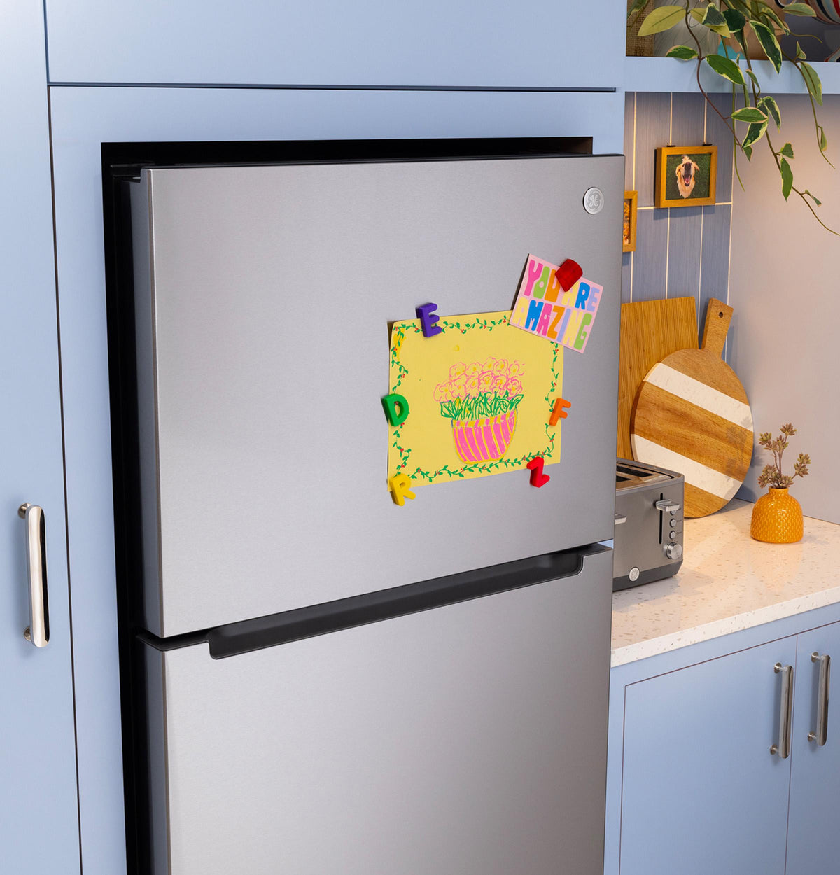 GPS19KYZFS GE 19 Cu. Ft. Garage Ready Top-Freezer Refrigerator