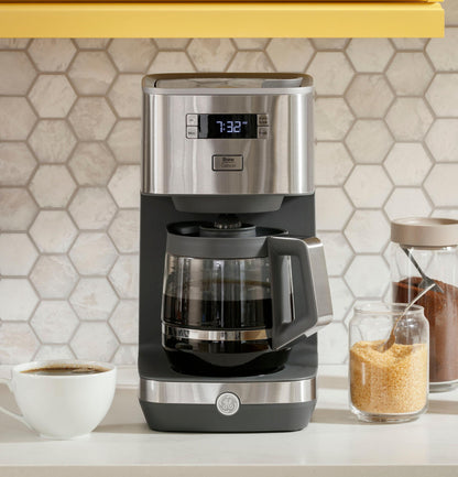 G7CDAASSPSS GE Drip Coffee Maker with Glass Carafe