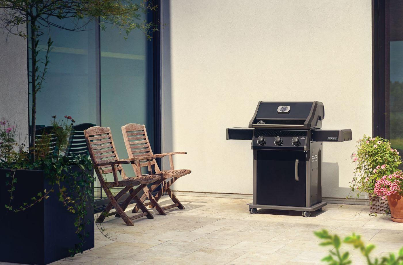 Napoleon Bbq R425NK2 Rogue 425 Gas Grill , Natural Gas, Black