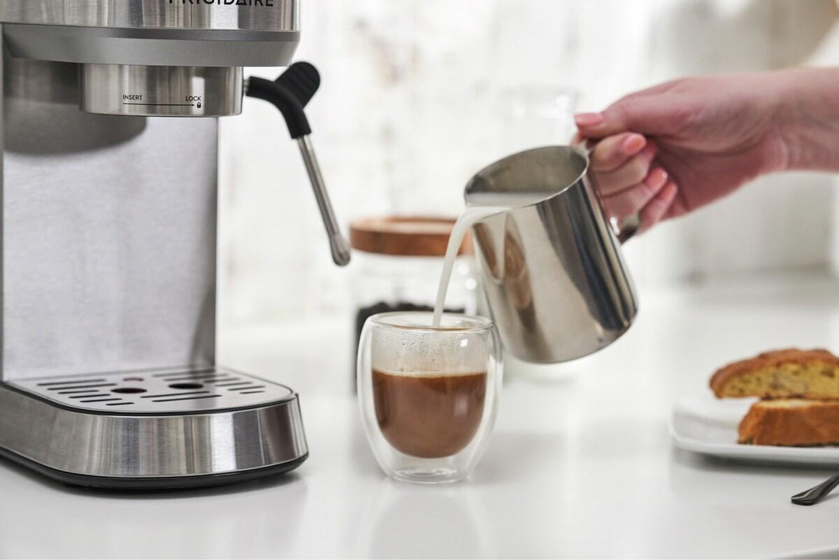 Frigidaire FREM100SS Steam Espresso Maker
