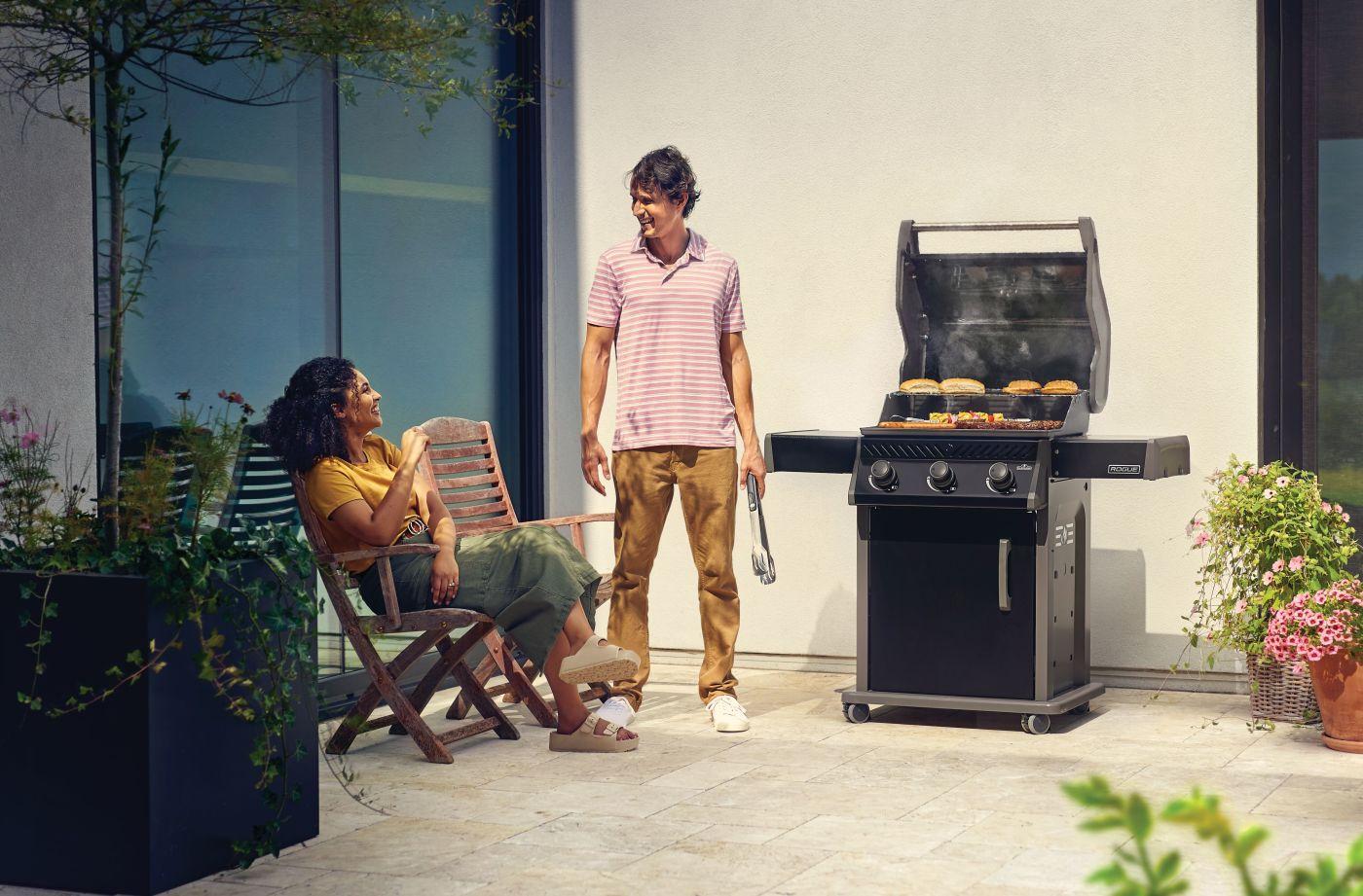 Napoleon Bbq R425NK2 Rogue 425 Gas Grill , Natural Gas, Black