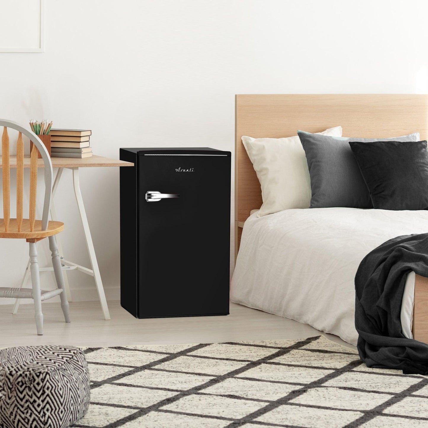 RMRS31X1BIS Avanti 3.0 Cu. Ft. Retro Compact Refrigerator - Black