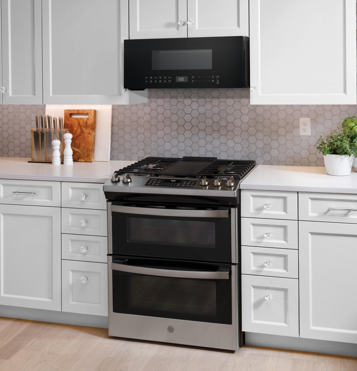 Ge Appliances UVM9125DYBB 1.2 Cu. Ft. Over-the-Range Low Profile Sensor Microwave Oven