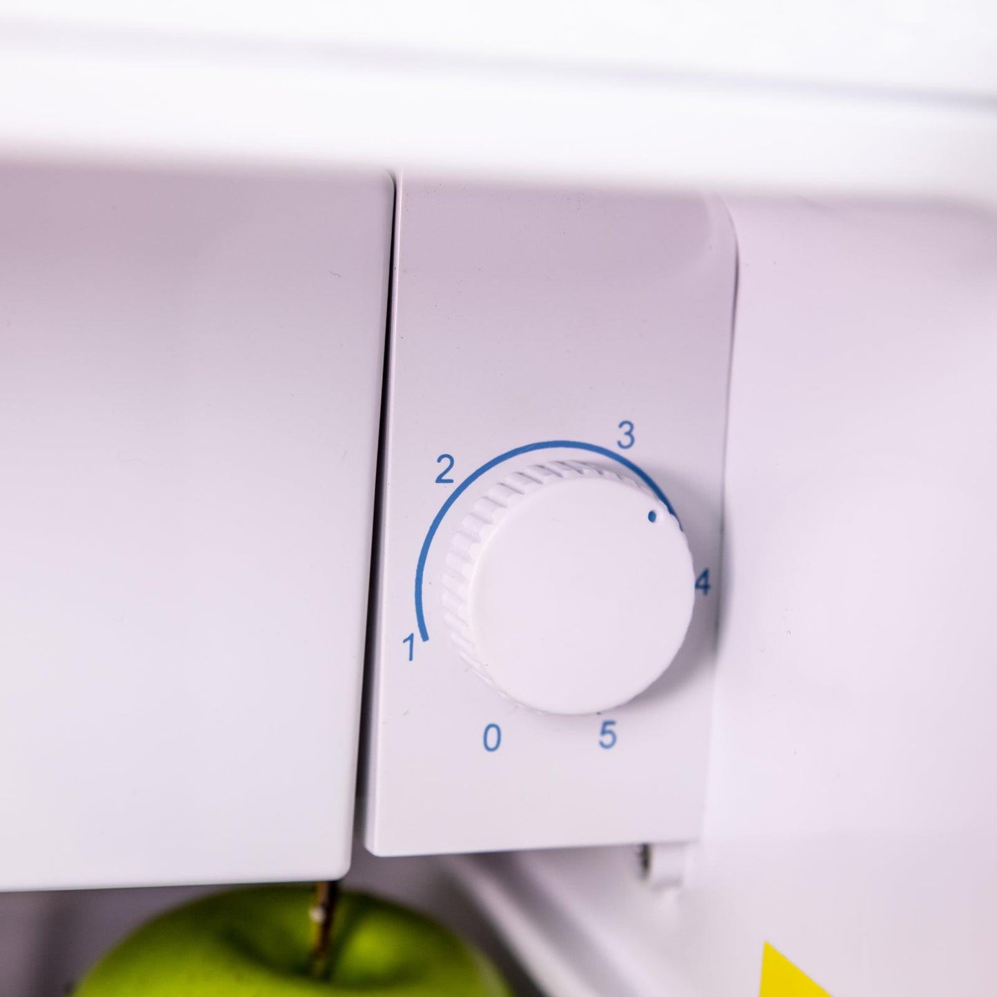 RM16J0W Avanti 1.6 cu. ft. Compact Refrigerator - White