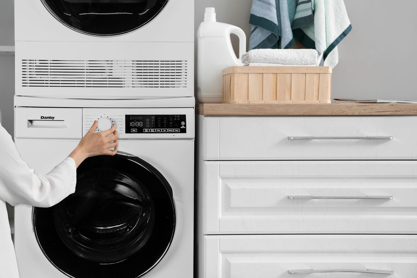 DWM022D3WDB Danby 24" Stackable Front Load Washer with Steam in White