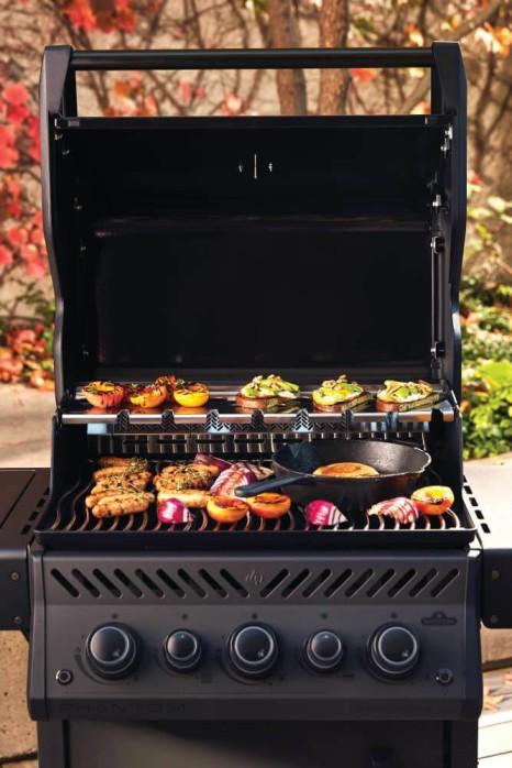 Napoleon Bbq RSE425RSIBNK1PHM Phantom Rogue SE 425 RSIB with Infrared Side and Rear Burners , Natural Gas, Satin Black