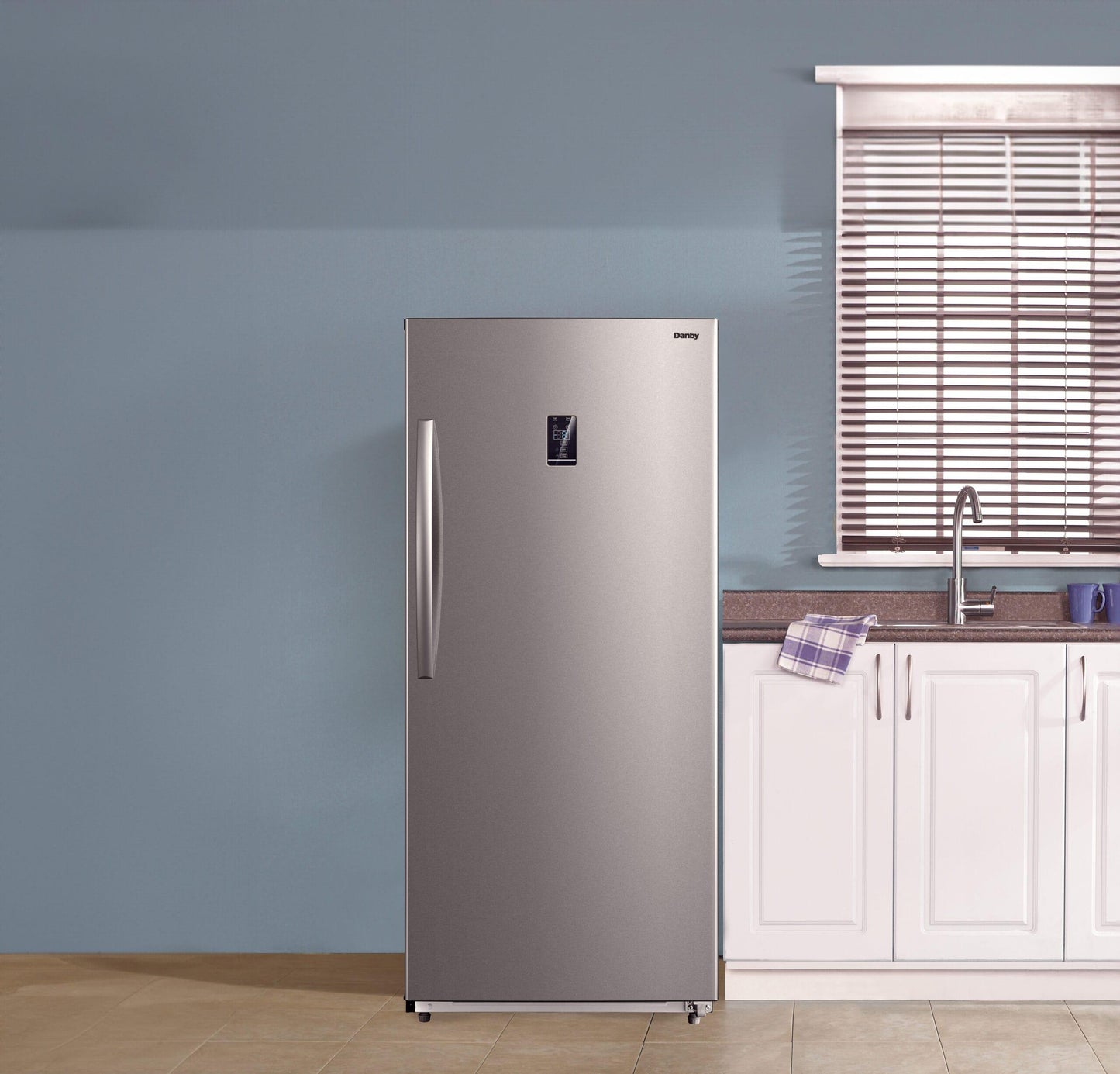 DUF206E1SSLDB Danby 21 cu. ft. Convertible Upright Freezer in Stainless Steel Look