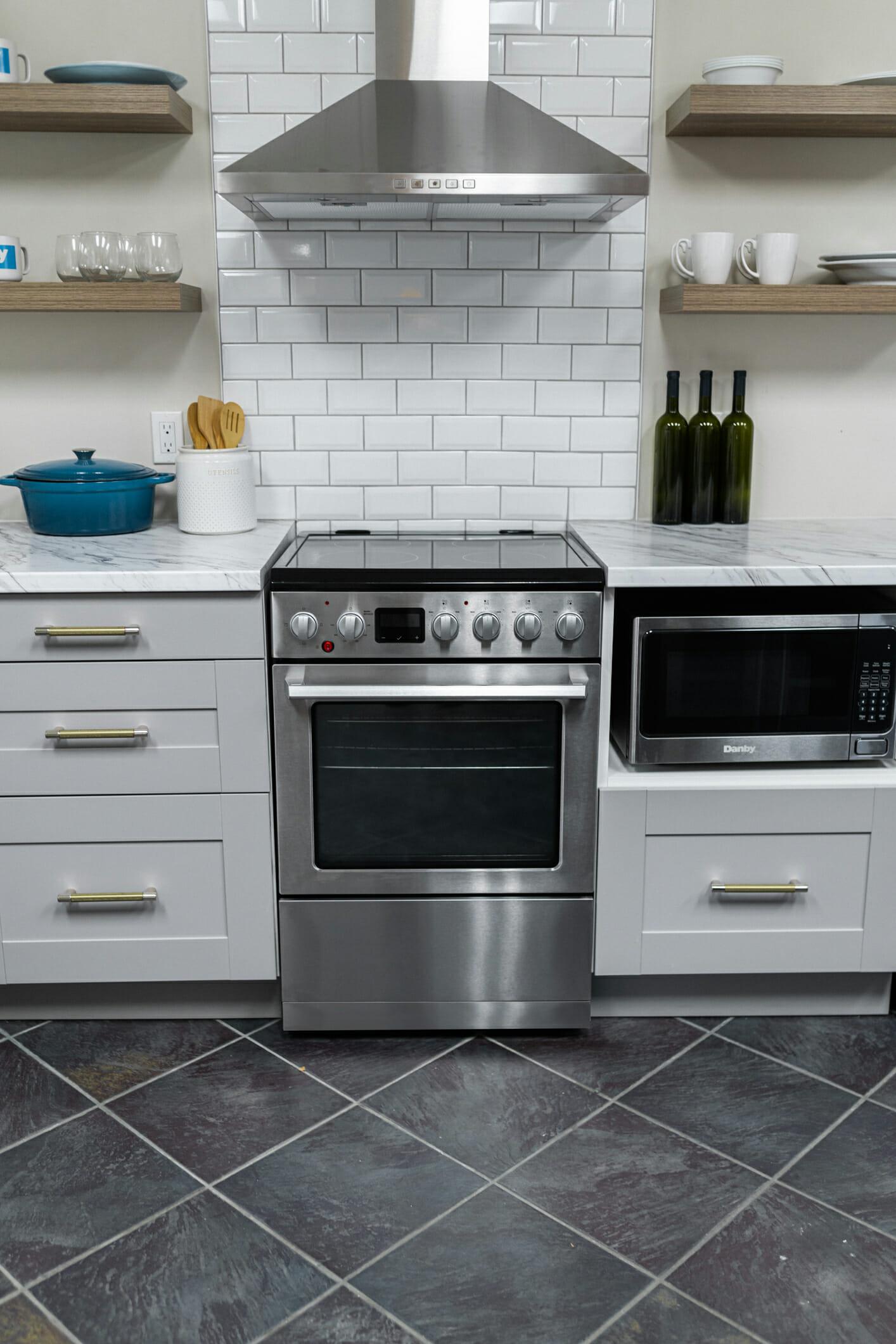 DRCA240BSS Danby 24-in TruAirFry Smooth top Slide-in Electric Range in Stainless Steel