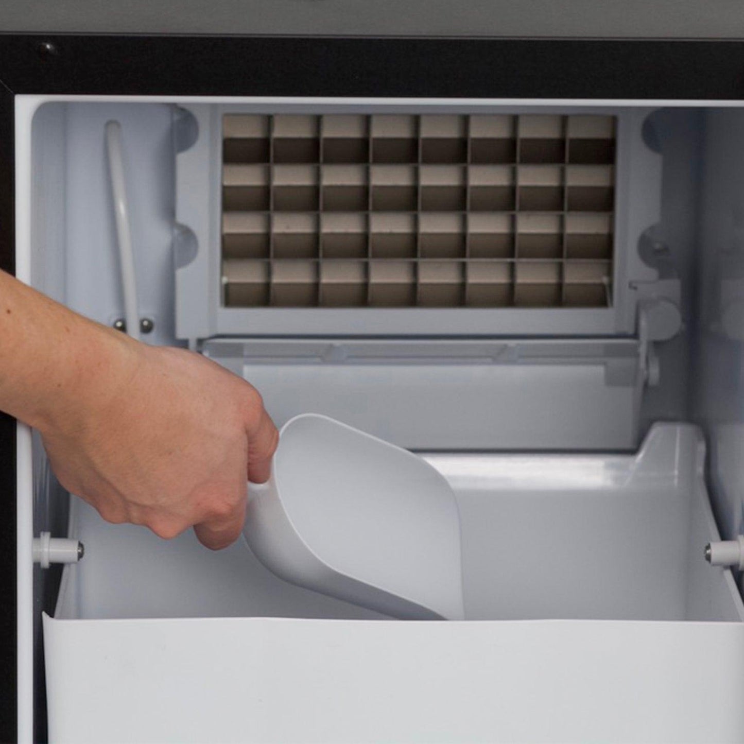 IME49U3SIS Avanti ELITE Built-in or Freestanding Ice Maker, 15"