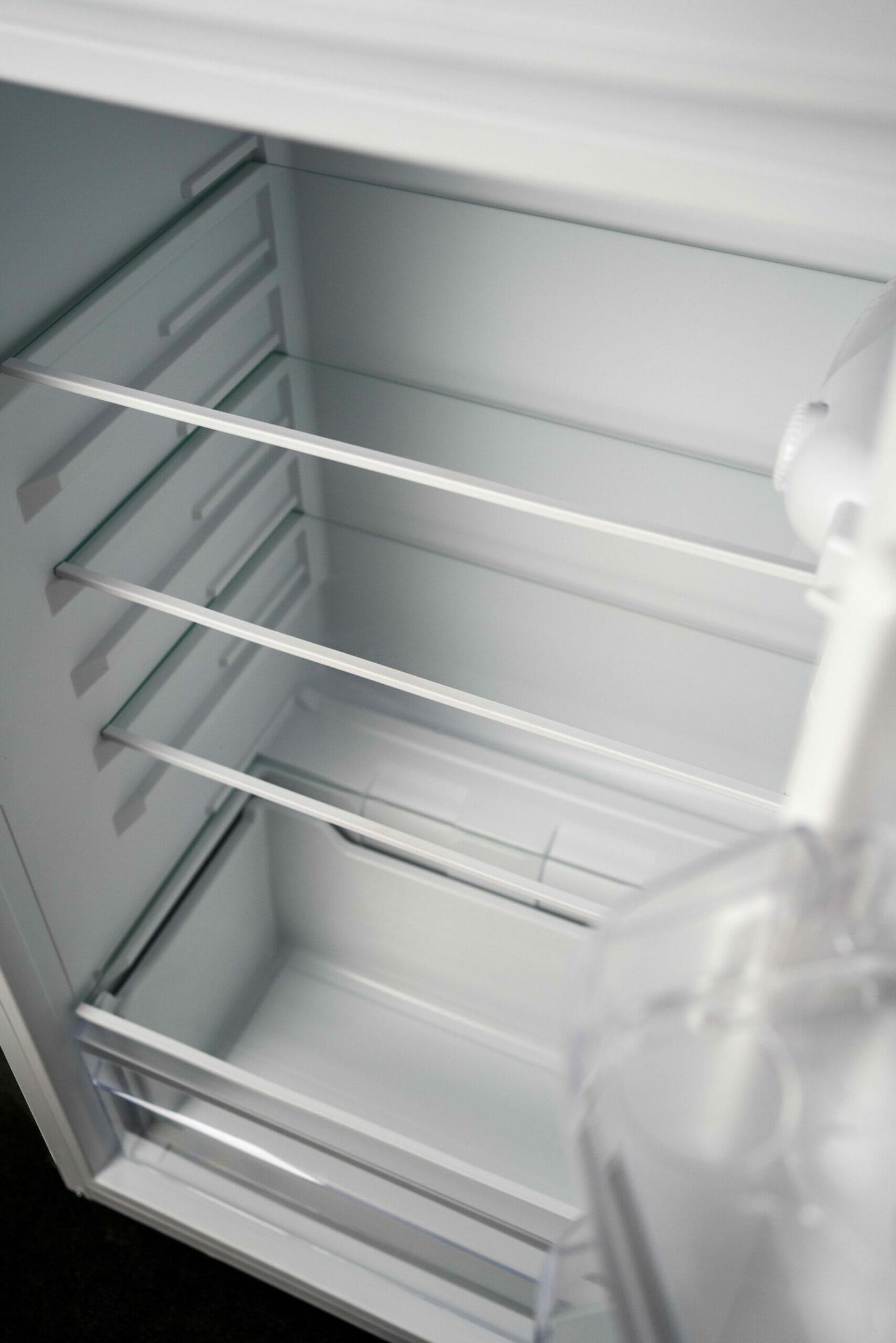 DPF074V1WDB6 Danby 7.4 cu. ft. Apartment Size Fridge Top Mount in White