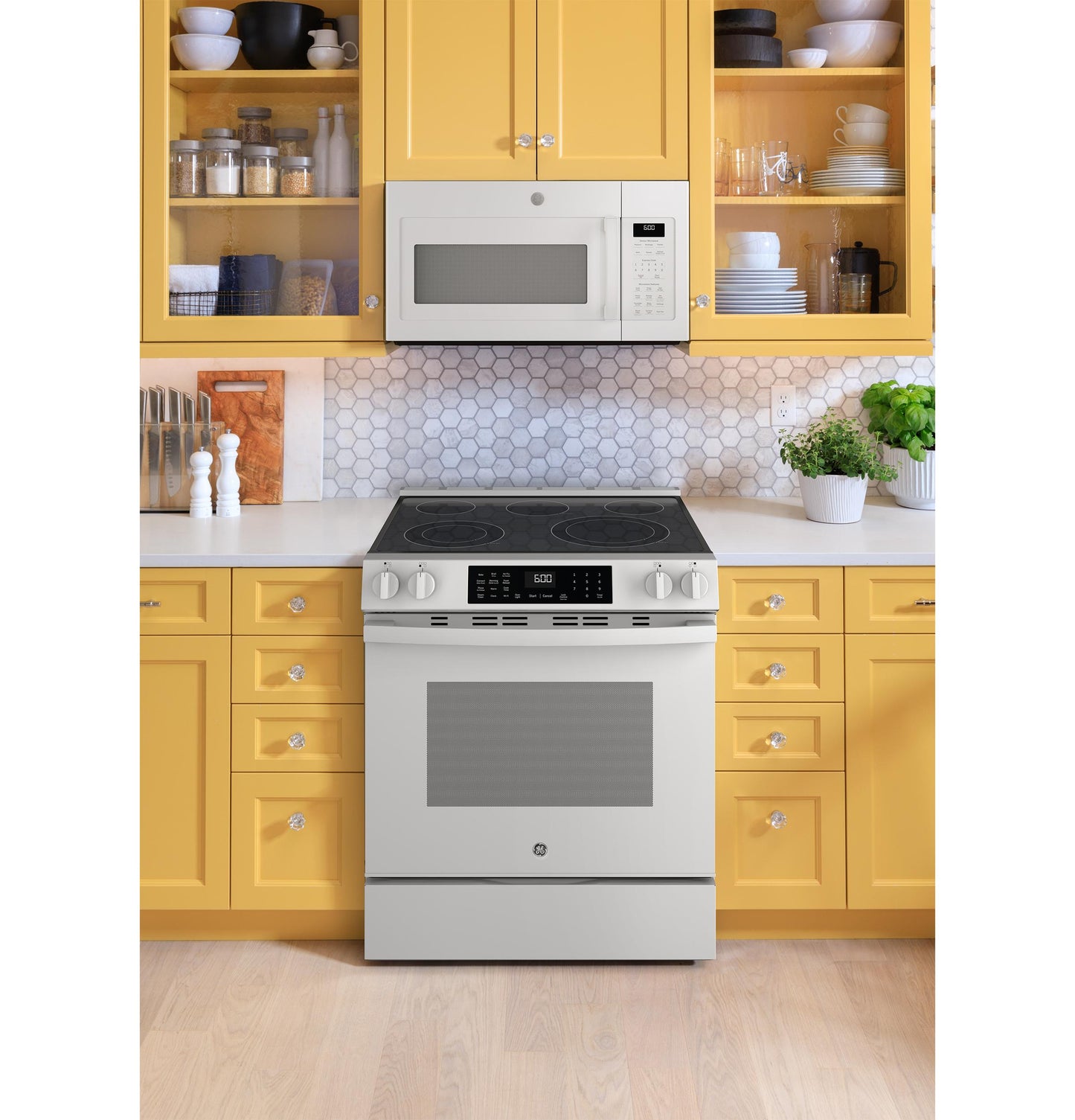 GRS600AVWW GE® ENERGY STAR® 30" Slide-In Electric Convection Range with No Preheat Air Fry and EasyWash™ Oven Tray