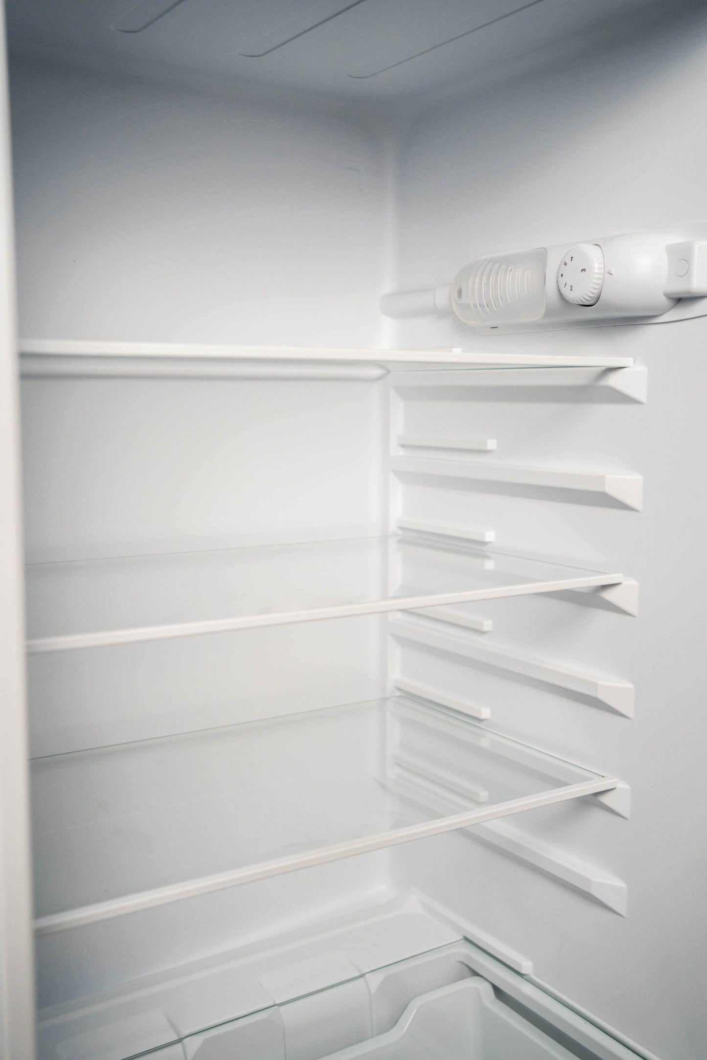 DPF074V1WDB6 Danby 7.4 cu. ft. Apartment Size Fridge Top Mount in White