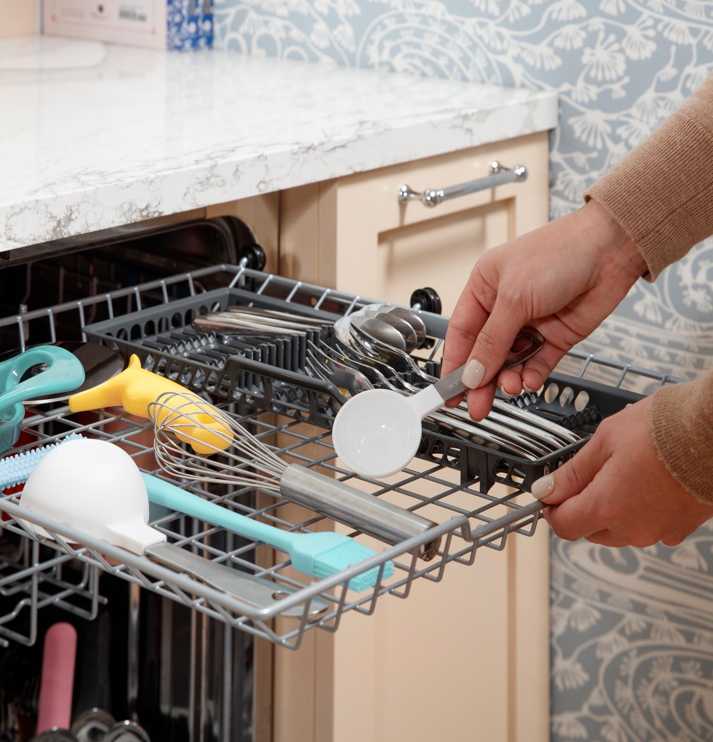 GDP670SYVFS GE® ENERGY STAR® Fingerprint Resistant Top Control with Stainless Steel Interior Dishwasher with Sanitize Cycle
