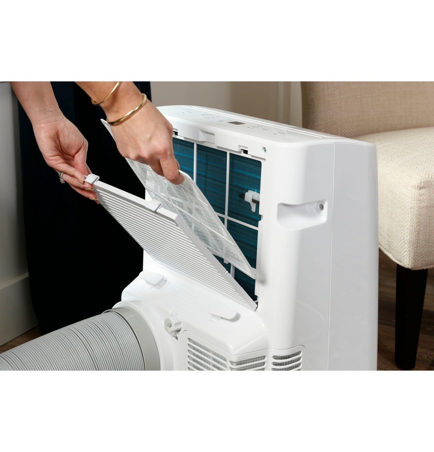 APLS08WWB GE® 8,000 BTU Class Smart Portable Air Conditioner for Medium Rooms up to 350 sq ft. (8,100 BTU DOE)