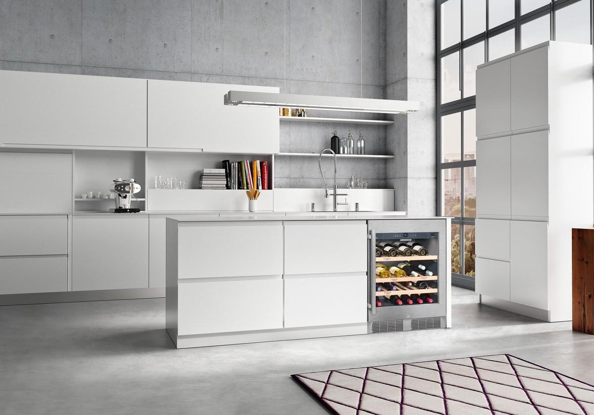 Liebherr WU4500 Undercounter Wine Cabinet, 24", Lock, 1 Zone, Reversible Door