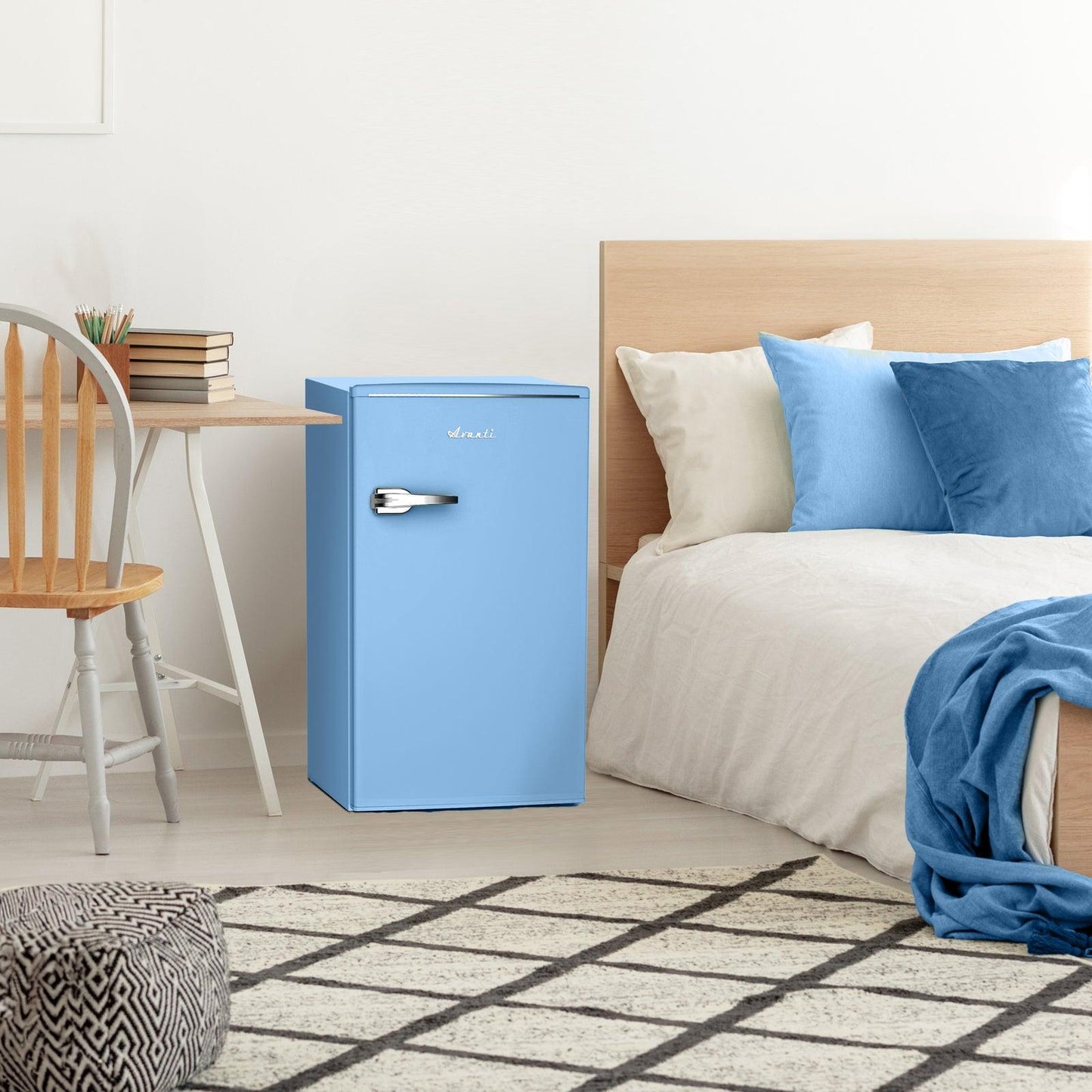 RMRS31X6BLIS Avanti 3.0 Cu. Ft. Retro Compact Refrigerator - Robin's Egg Blue