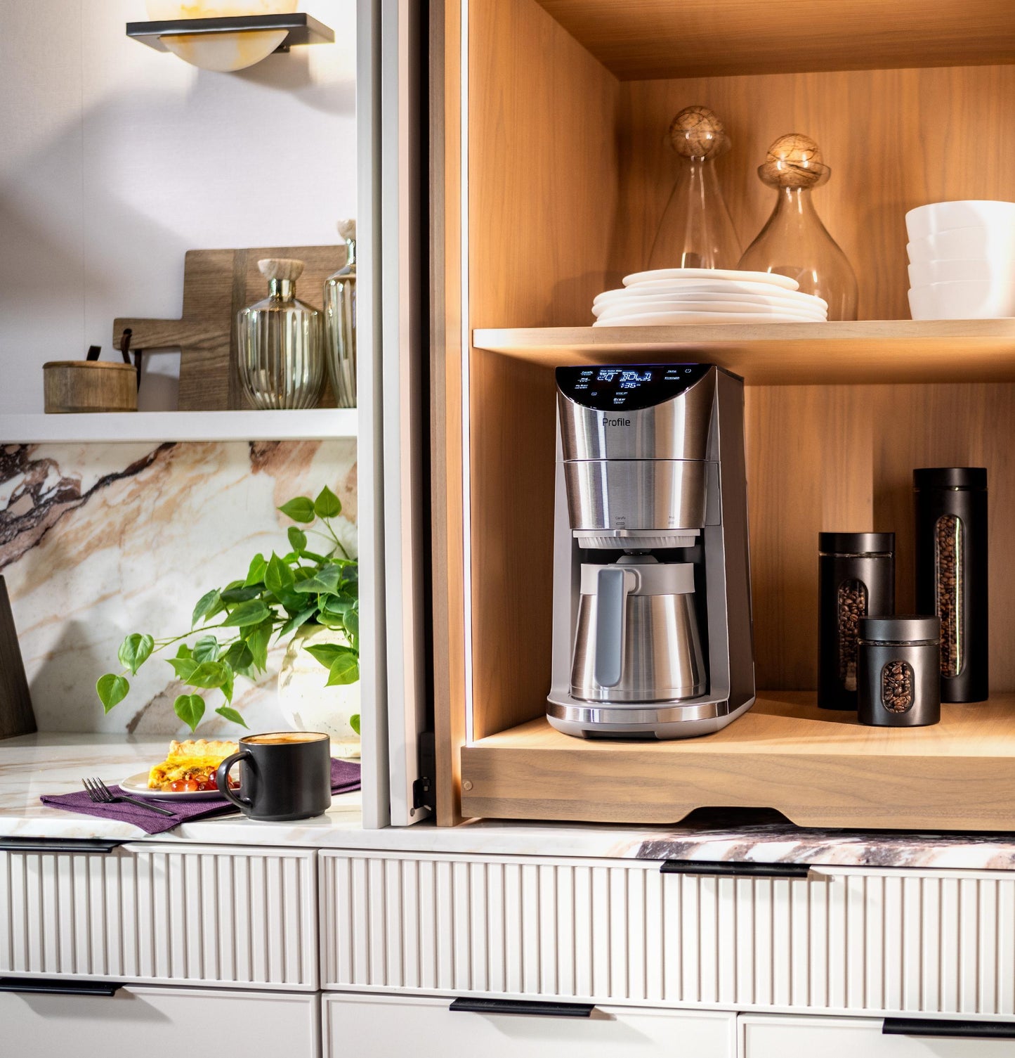 P7CGAAS2YSS GE Profile™ Smart Grind and Brew Coffee Maker with Podless Single Serve