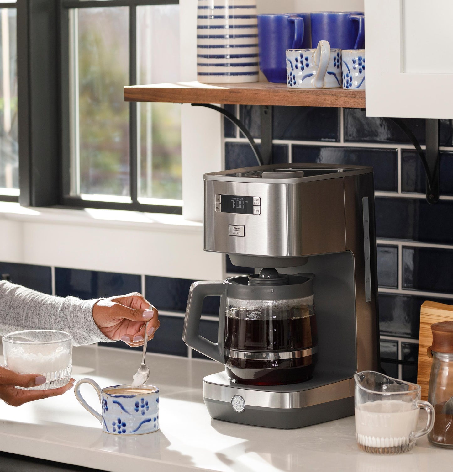 G7CDAASSPSS GE Drip Coffee Maker with Glass Carafe