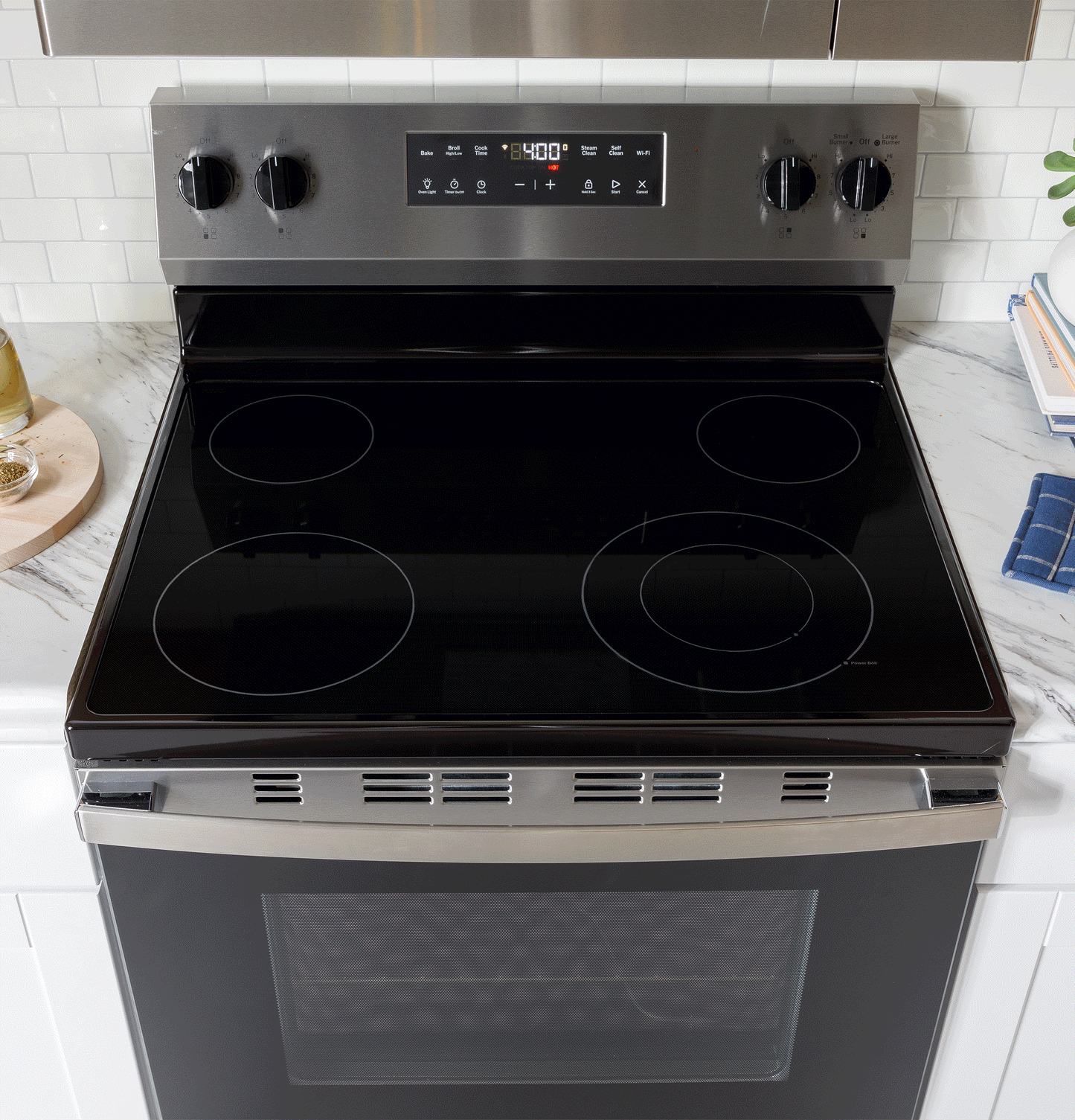 GRF400SVBB GE® ENERGY STAR® 30" Free-Standing Electric Range