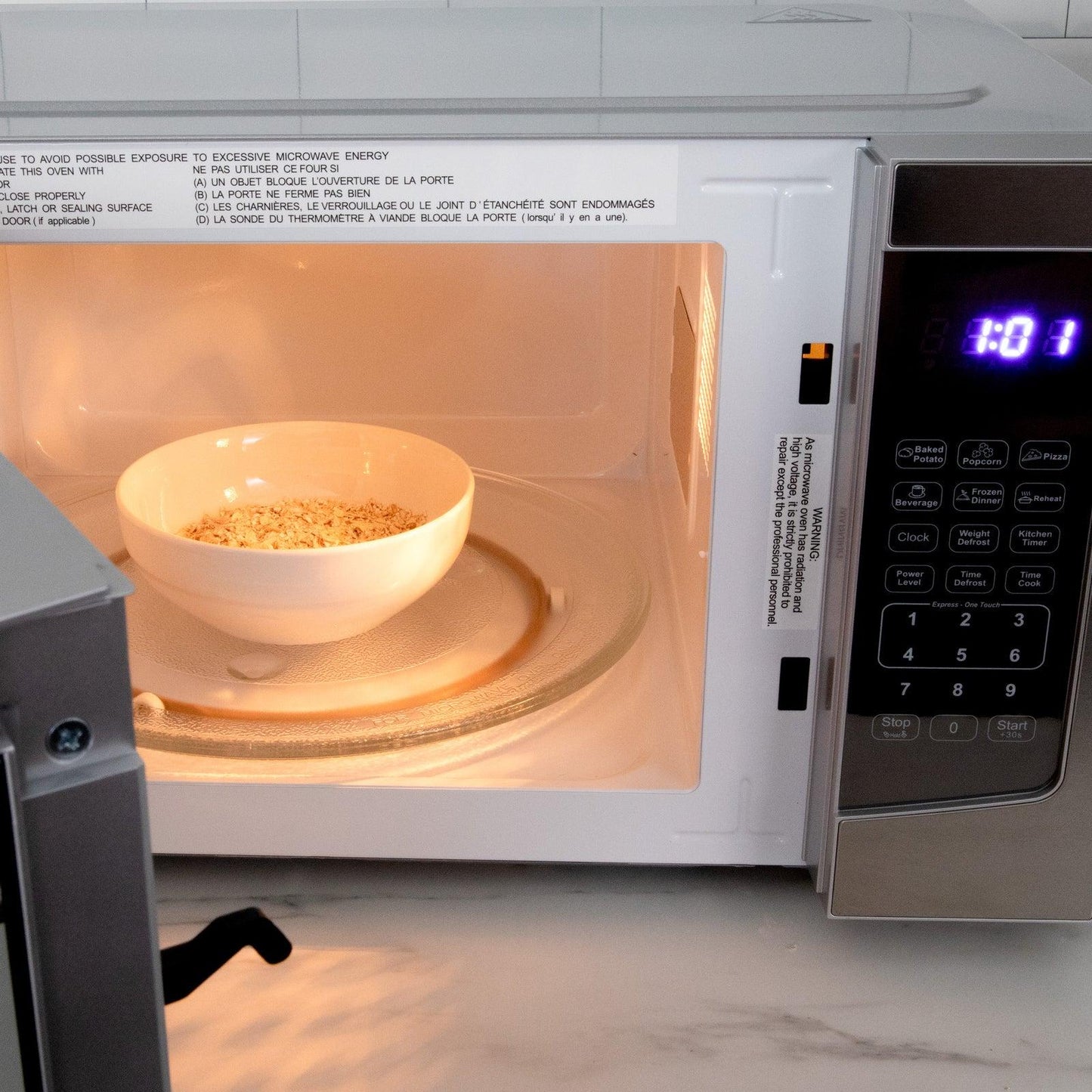 MT116V4M Avanti 1.1 cu. ft. Microwave Oven