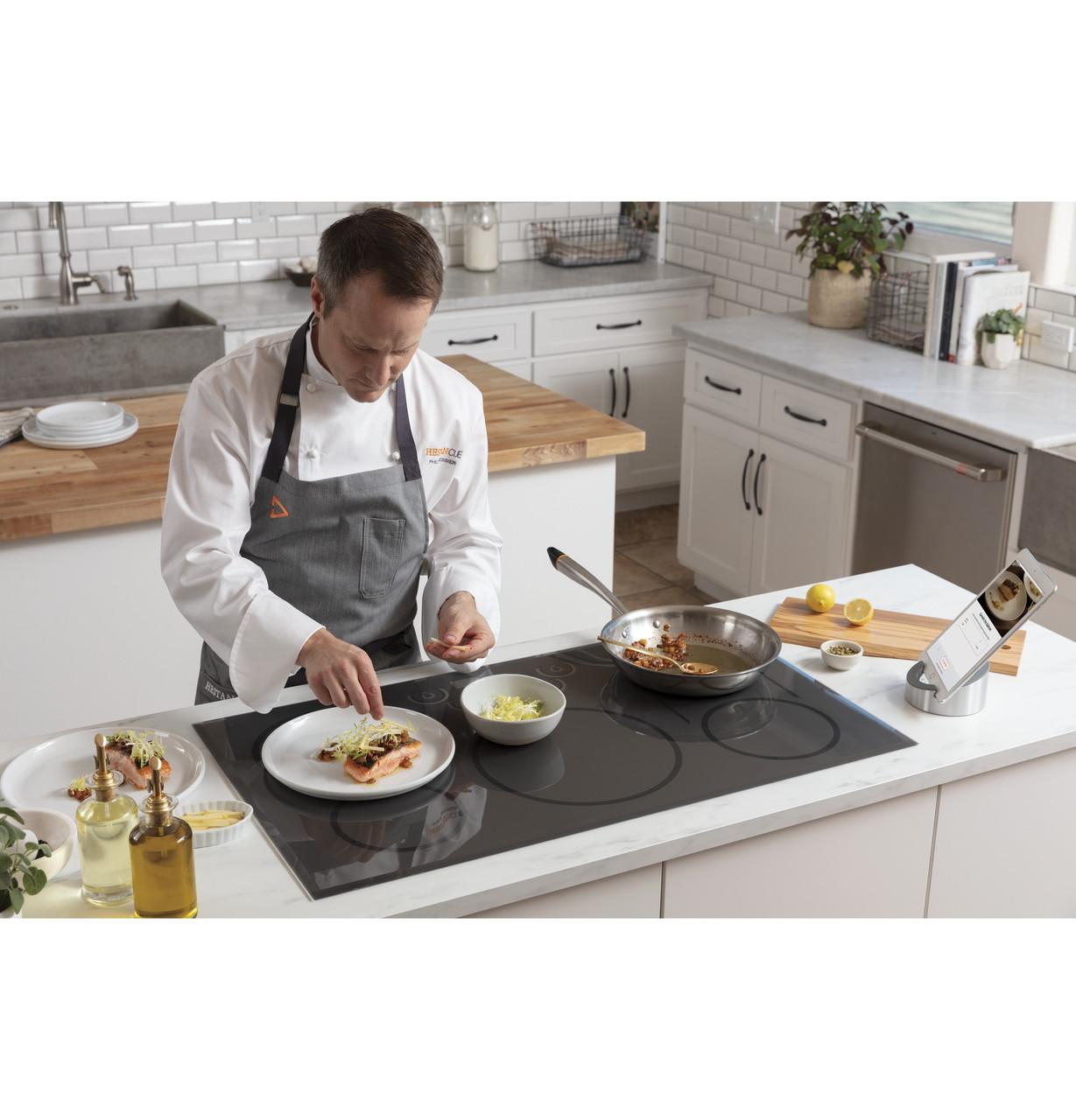 Caf(eback)™ 36" Smart Touch-Control Induction Cooktop