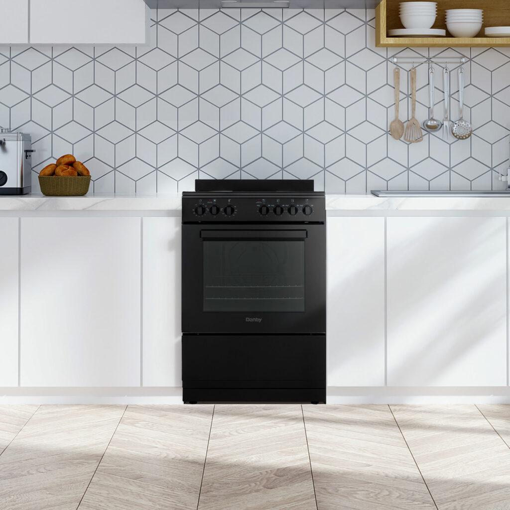 DER24V1B Danby 24" Wide Electric Range in Black