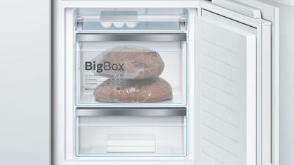 Bosch B09IB91NSP 800 Series, built-in fridge-freezer with freezer at bottom, soft close flat hinge