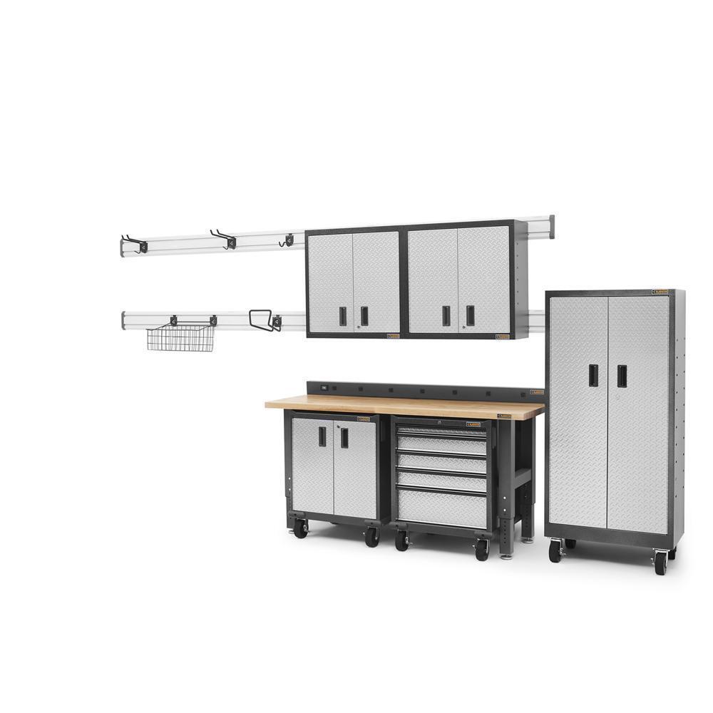 Gladiator GAAC68PSDG 6' Wide 9-Outlet Workbench Powerstrip