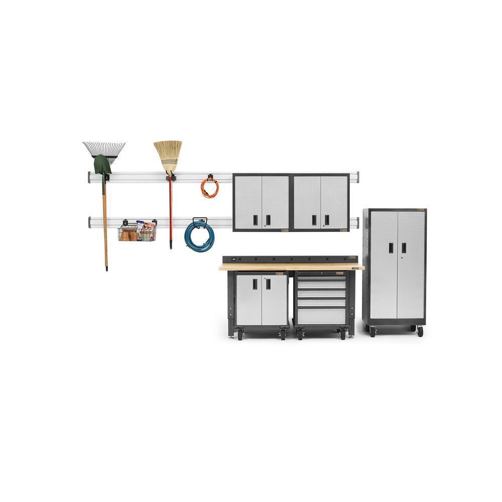 Gladiator GAAC68PSDG 6' Wide 9-Outlet Workbench Powerstrip