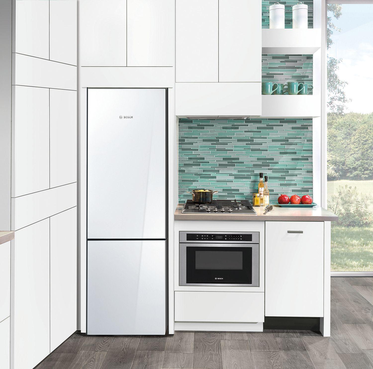 Bosch 800 Series Free-standing fridge-freezer with freezer at bottom, glass door 23.5" White