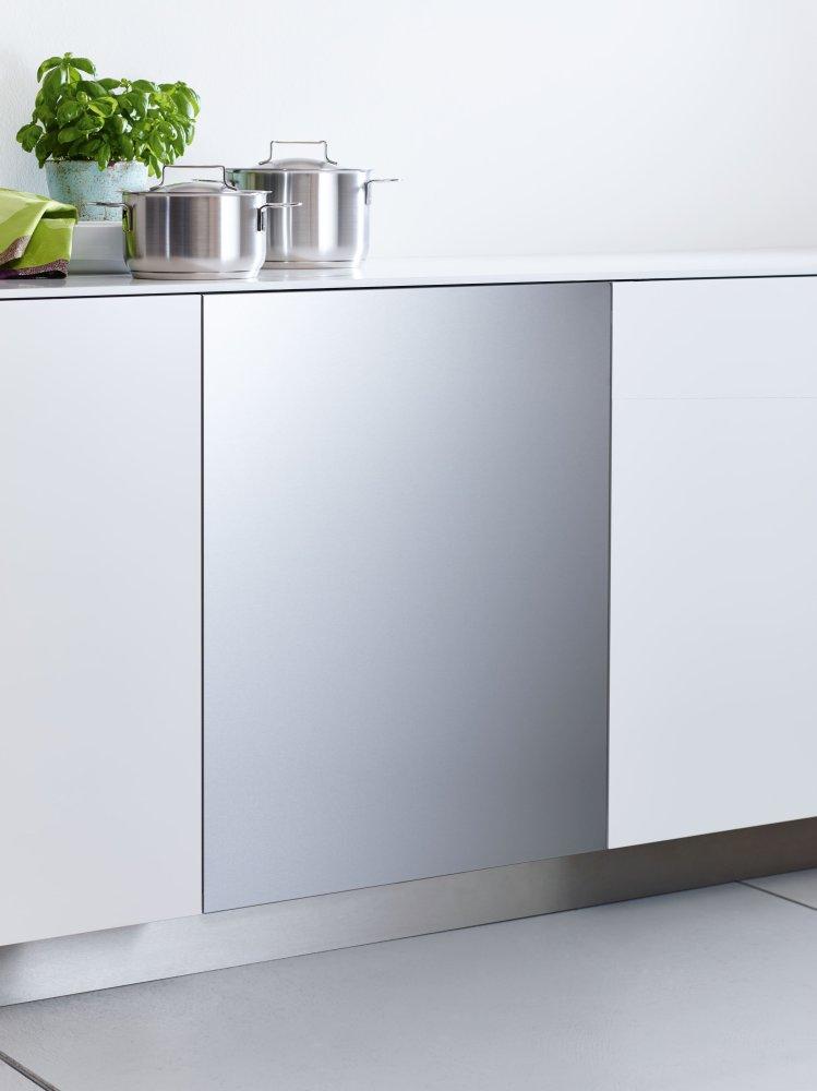 GFVi 603/77-1 - Int. front panel: W x H, 24 x 30 in Clean Touch Steel™ w/o handle & bore holes for fully integrated dishwashers