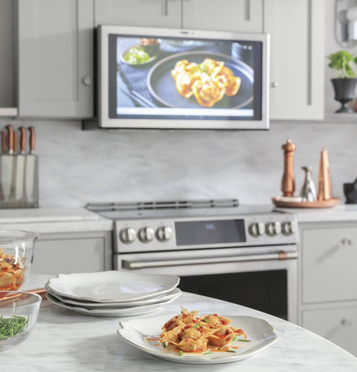 Cafe CHS90XP2MS1 CAF(EBACK)™ 30" Smart Slide-In, Front-Control, Induction and Convection Range with In-Oven Camera