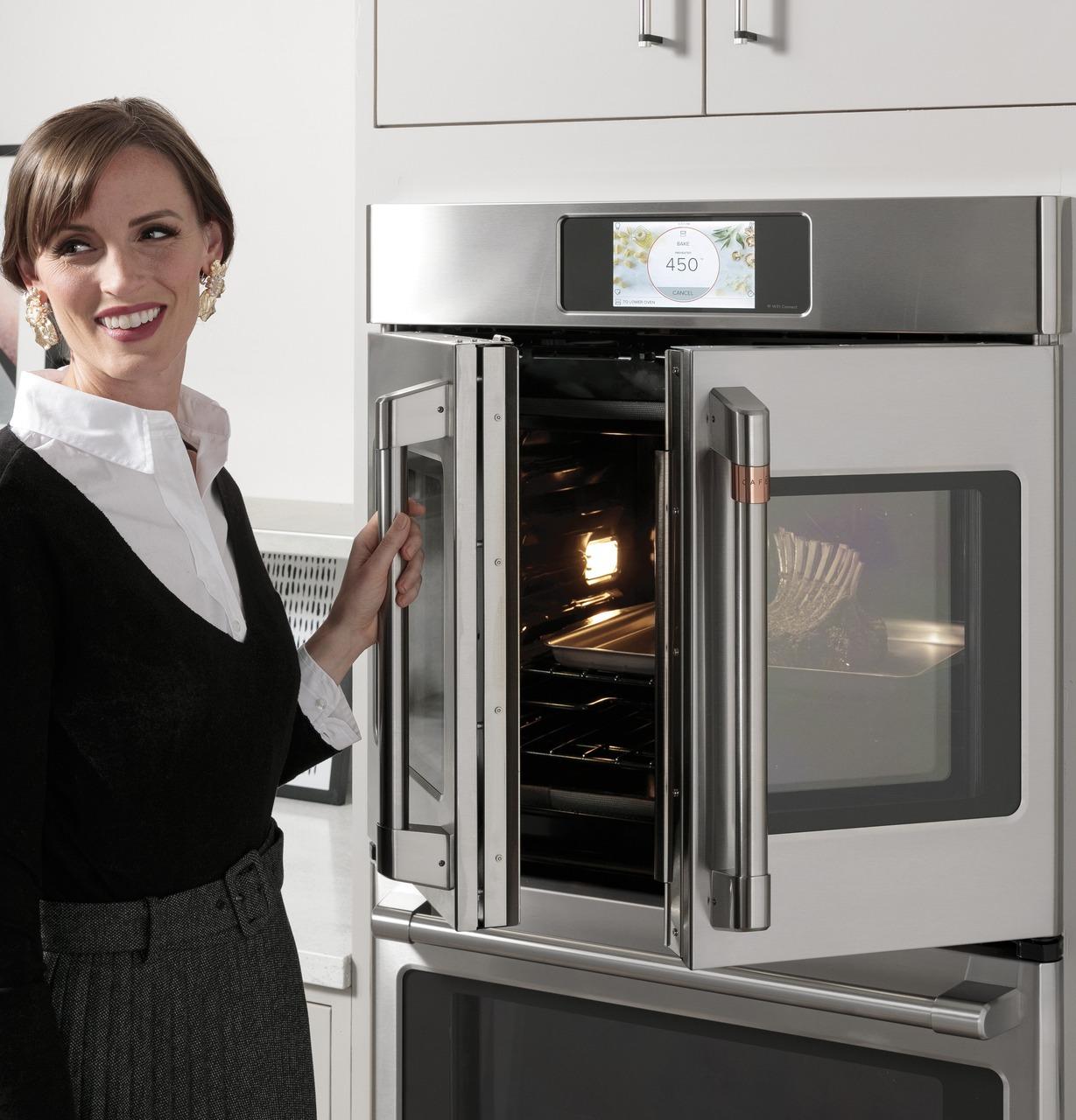 Cafe Caf(eback)™ Professional Series 30" Smart Built-In Convection French-Door Single Wall Oven