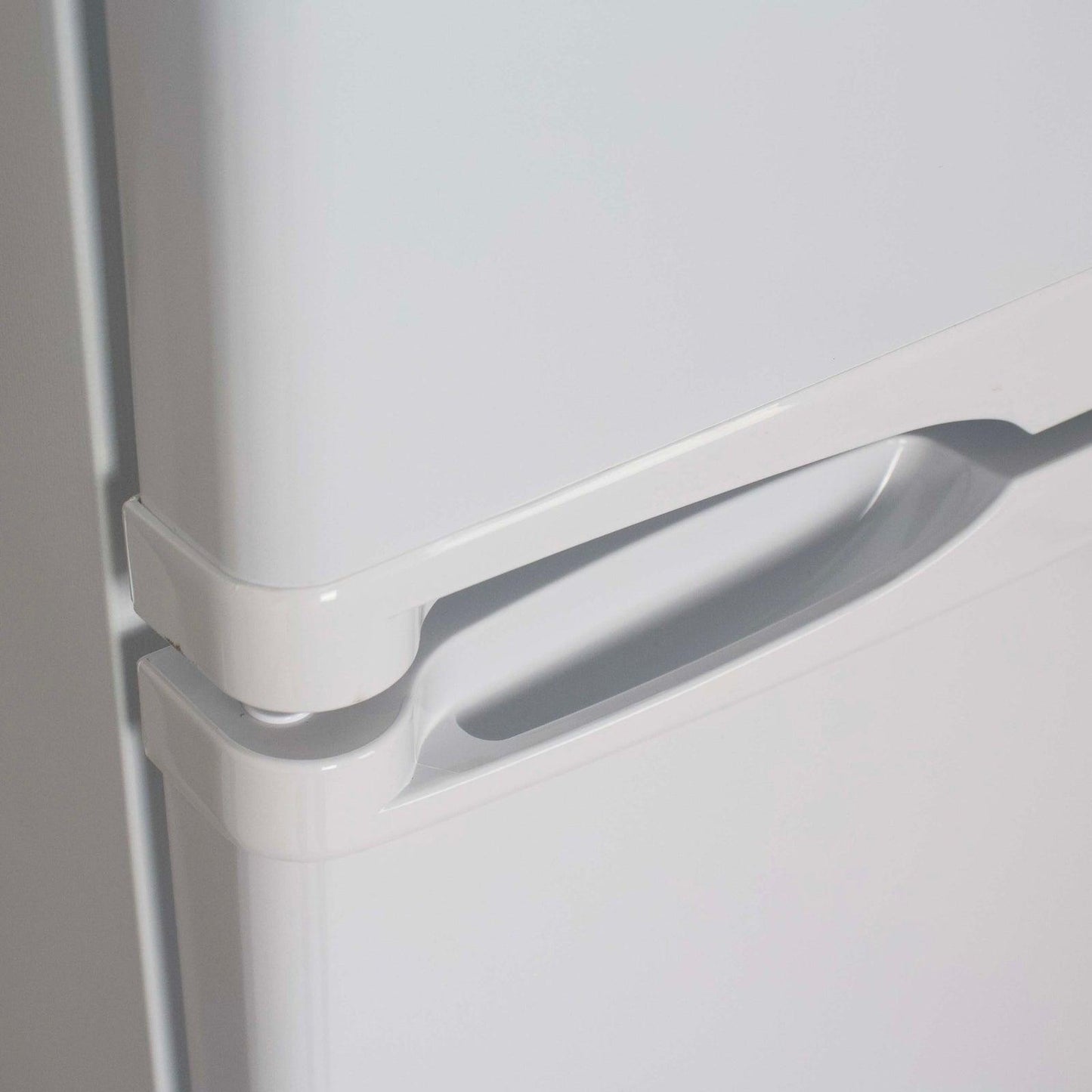 RA730B0W Avanti Apartment Refrigerator, 7.3 cu. ft - White / 7.3 cu. ft.