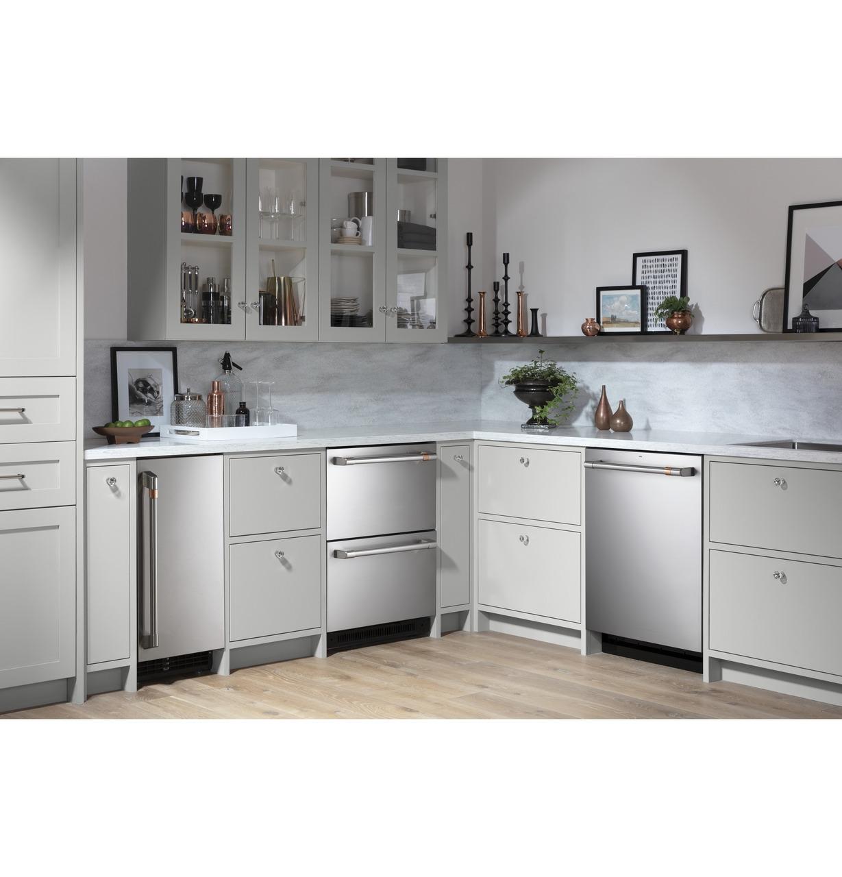 Cafe Caf(eback)™ ENERGY STAR® Stainless Steel Interior Dishwasher with Sanitize and Ultra Wash