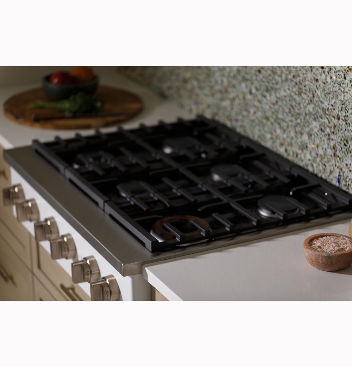 Cafe CGU366P4TW2 CAF(EBACK)™ 36" Commercial-Style Gas Rangetop with 6 Burners (Natural Gas)