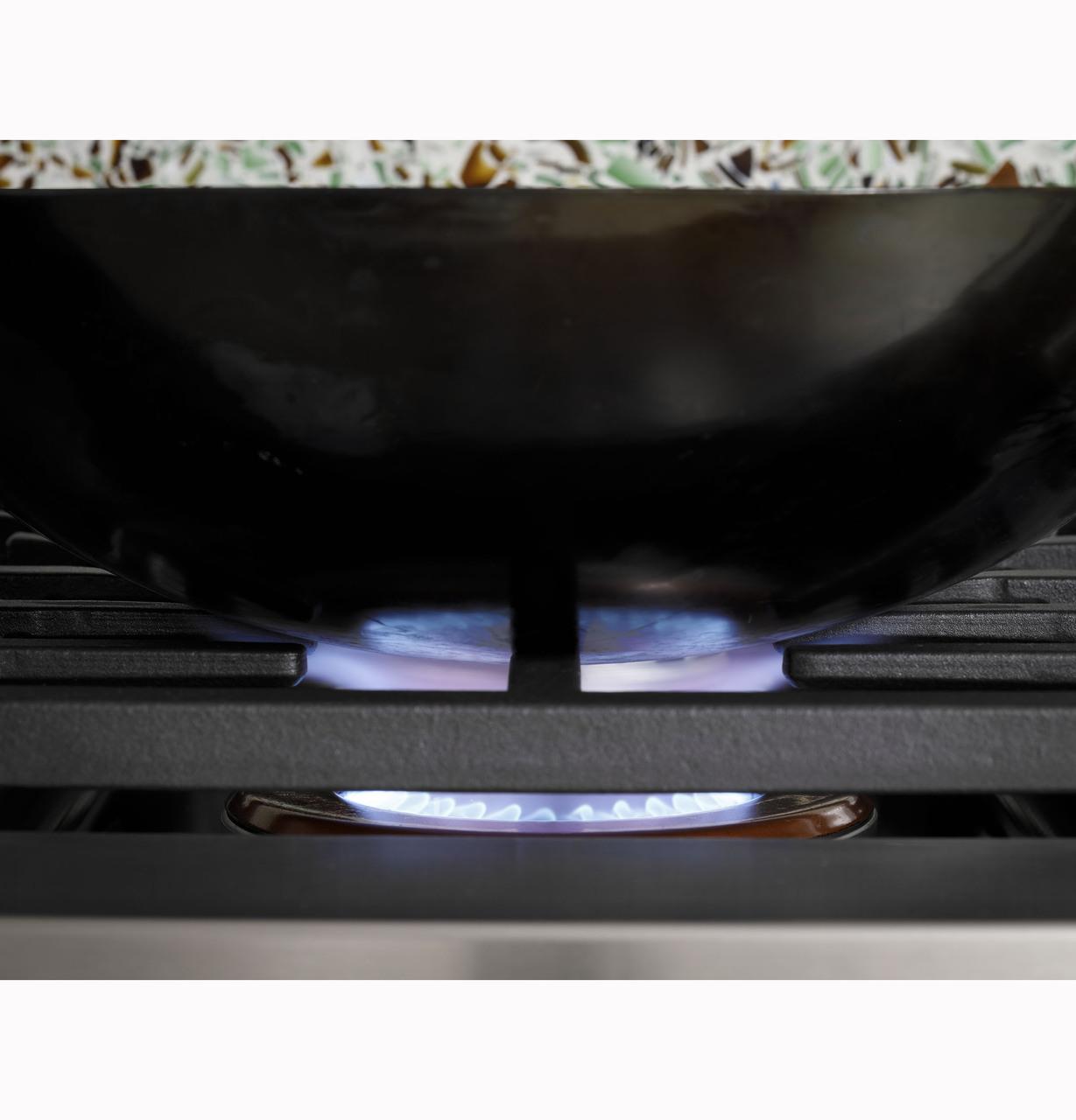 Cafe Caf(eback)™ 48" Commercial-Style Gas Rangetop with 6 Burners and Integrated Griddle (Natural Gas)