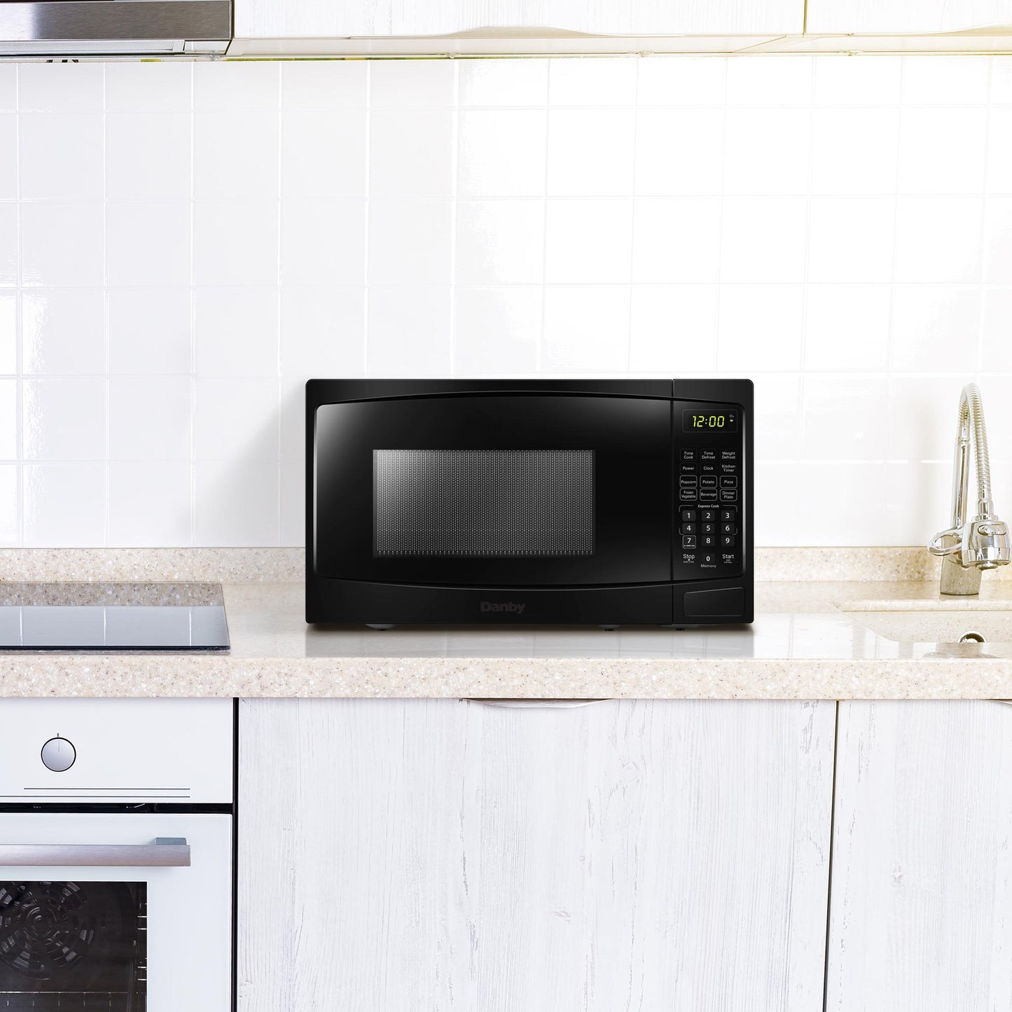 DBMW0920BBB Danby 0.9 cu. ft. Countertop Microwave in Black
