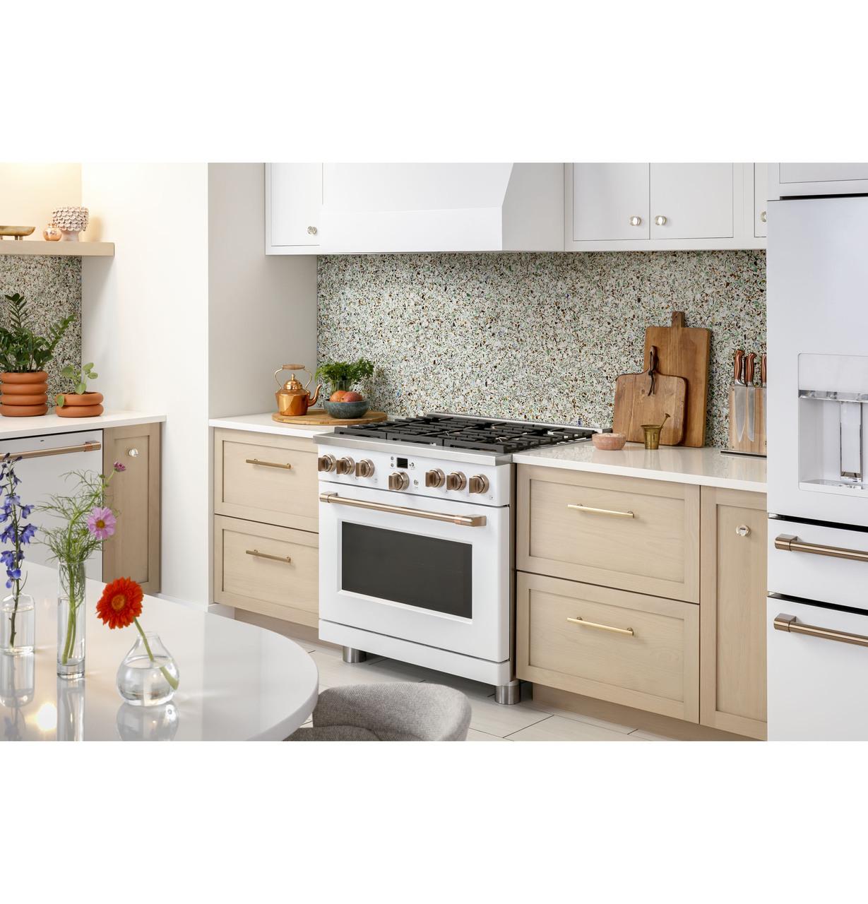 Cafe CGY366P4TW2 CAF(EBACK)™ 36" Smart All-Gas Commercial-Style Range with 6 Burners (Natural Gas)