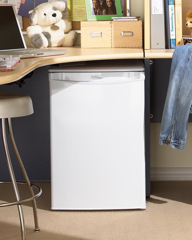 DAR026A1WDD Danby 2.6 cu. ft. Compact Fridge in White