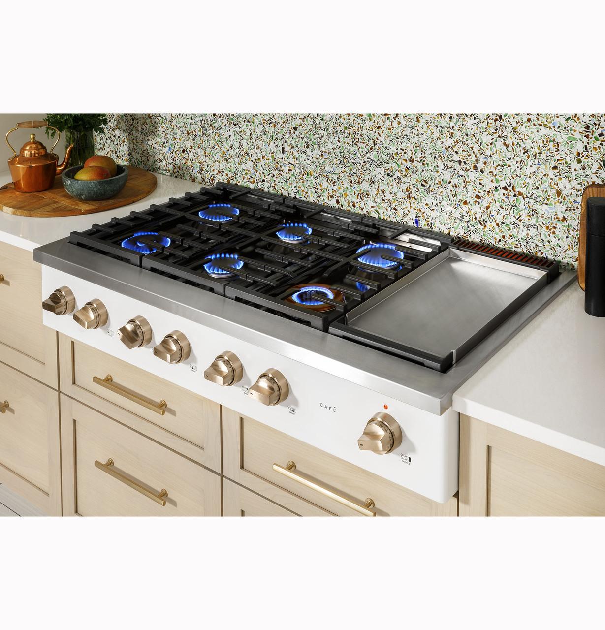 Cafe CGU486P3TD1 CAF(EBACK)™ 48" Commercial-Style Gas Rangetop with 6 Burners and Integrated Griddle (Natural Gas)