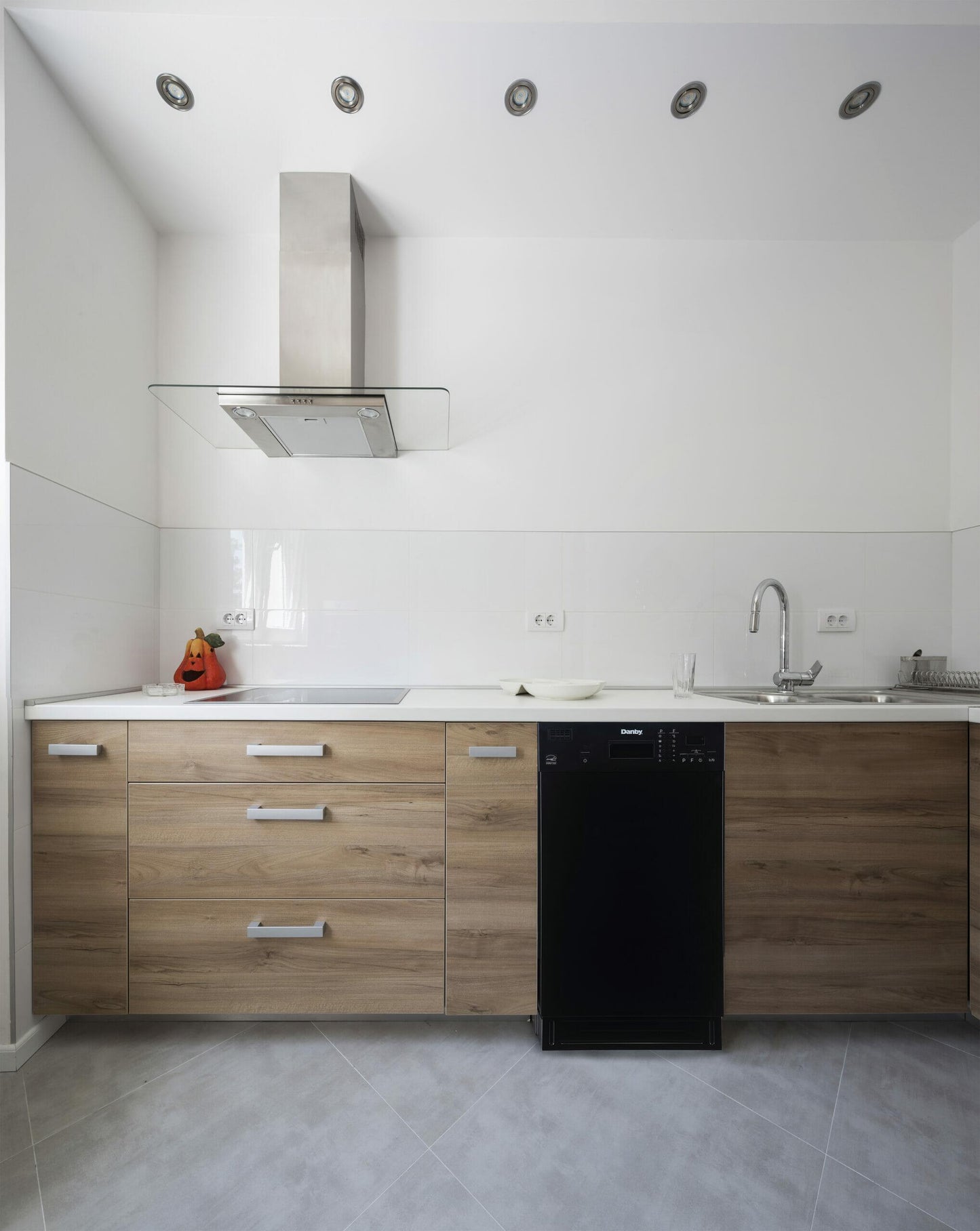 Danby 18" Wide Built-in Dishwasher in Black