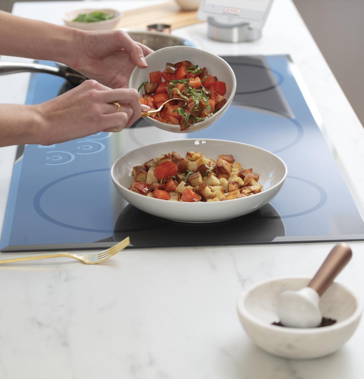 Caf(eback)™ 30" Smart Touch-Control Induction Cooktop