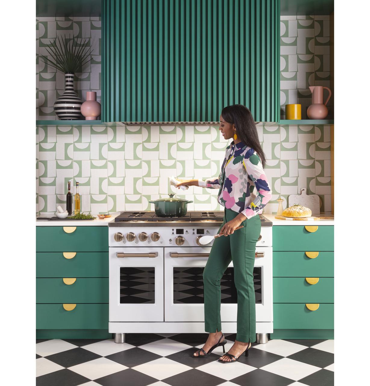 Cafe C2Y486P4TW2 CAF(EBACK)™ 48" Smart Dual-Fuel Commercial-Style Range with 6 Burners and Griddle (Natural Gas)